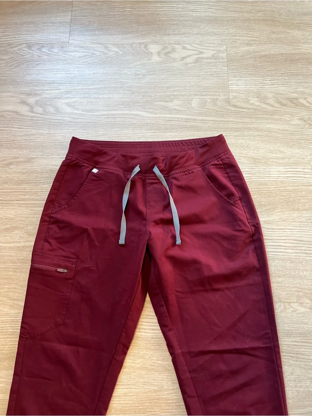 FIGS Men’s  M Utility Jogger Scrub Pant Drawstring Waist  Burgundy
